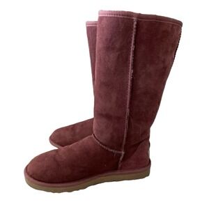 Classic tall Ugg boots in plum wine suede, size 8